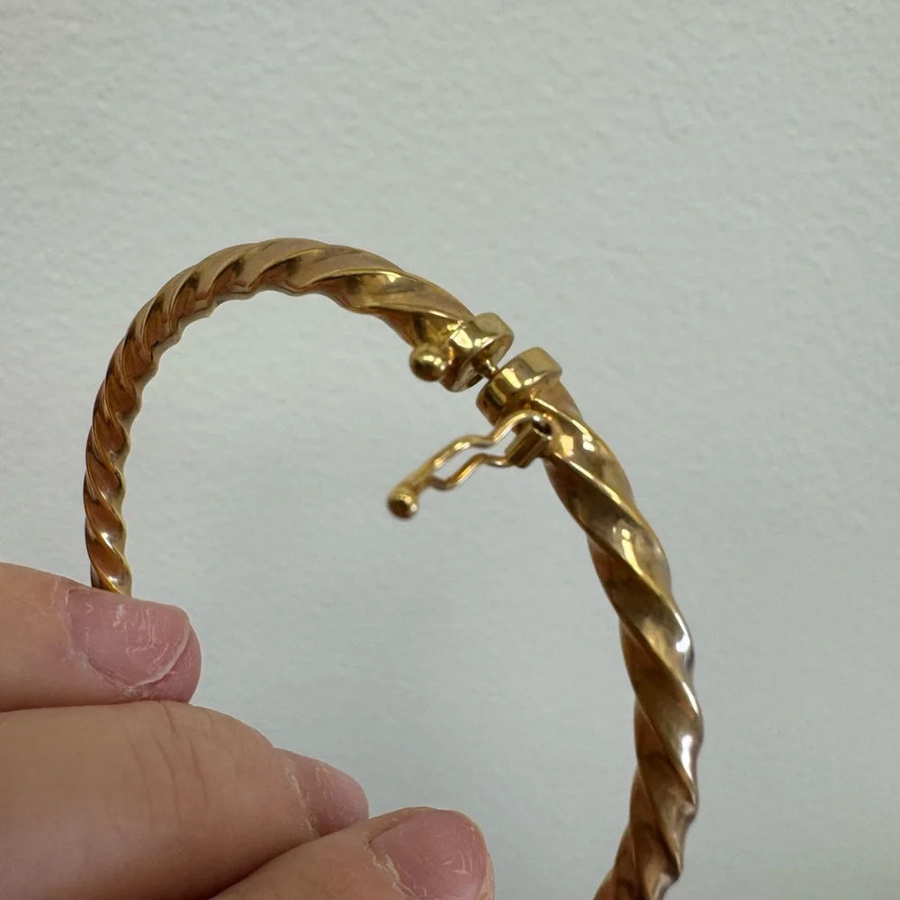 Chapelle 9K Yellow Gold Twisted Hinged Vintage Bracelet 6.75